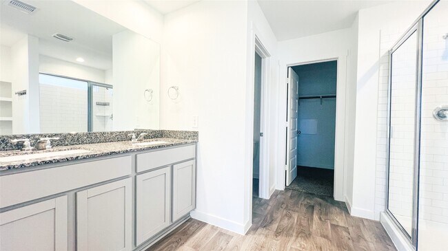 Building Photo - 31639 Featherstone Trl