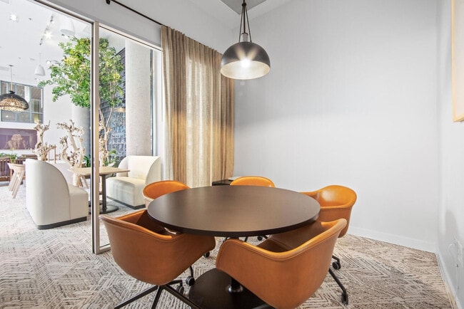 Building Photo - 355 Berry St