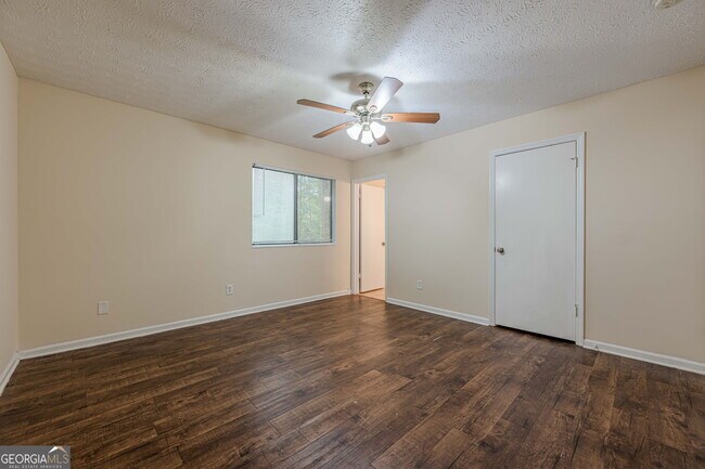 Building Photo - 3256 Brisbane Way