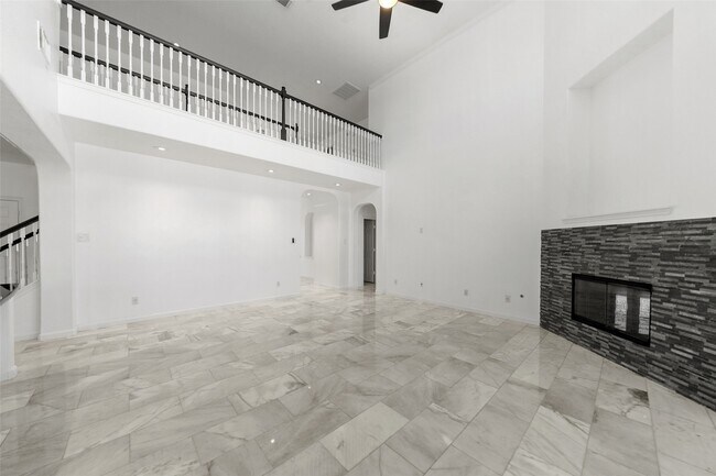 Building Photo - 1922 Lake Grayson Dr