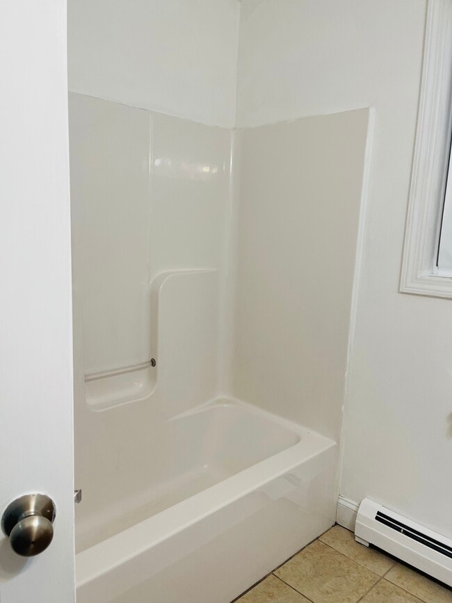 Building Photo - 48 Greenleaf St