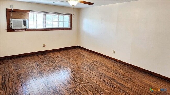 Building Photo - 1432 N Walnut Ave