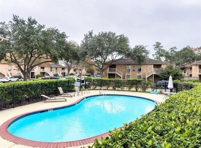 Building Photo - 1311 Antoine Dr