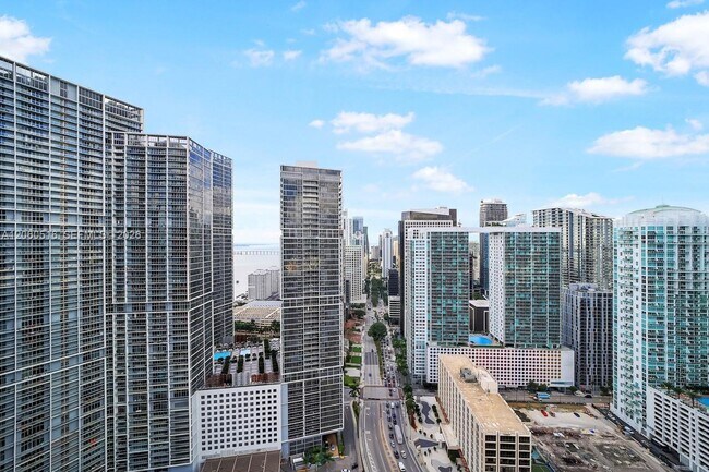 Building Photo - 200 Biscayne Blvd Way