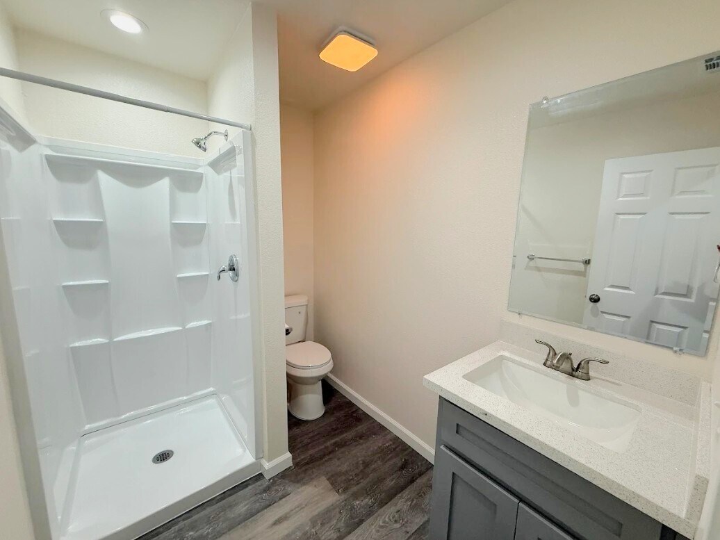 Building Photo - 1422 Lansing St