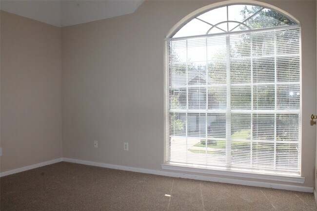 Building Photo - 3623 Chatwood Dr