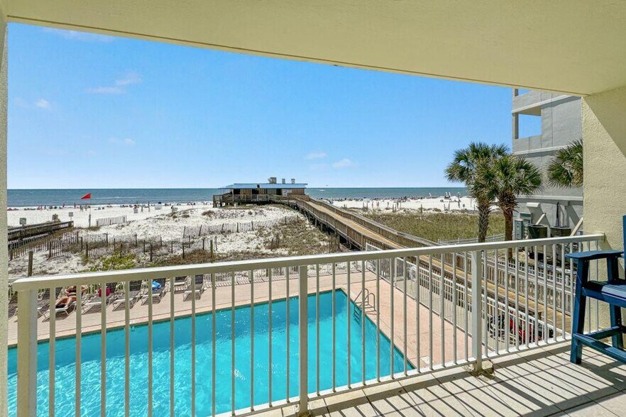 Building Photo - 409 E Beach Blvd
