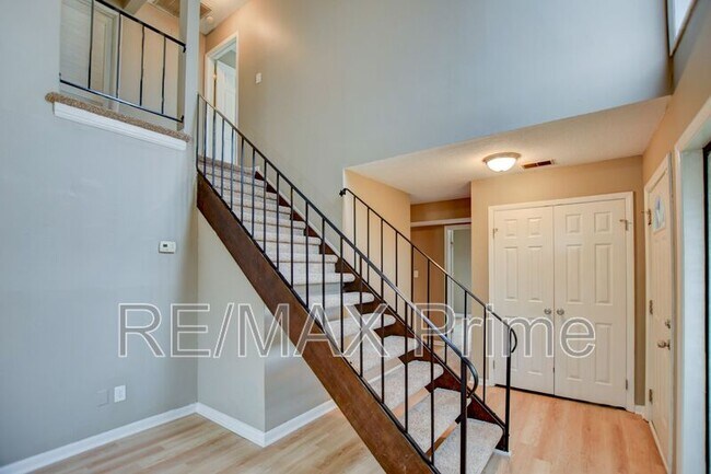 Building Photo - 700 Alder Cir