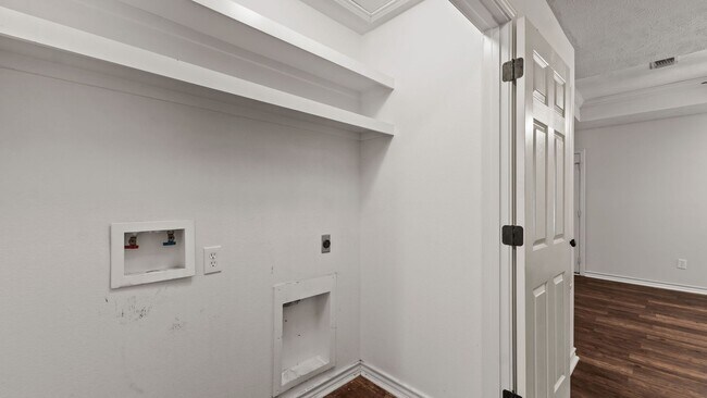 Building Photo - Charming Brick Home