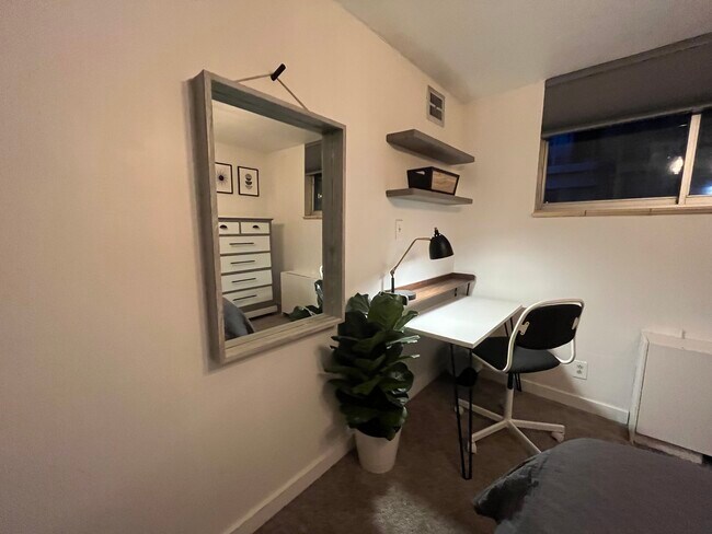 Building Photo - 1155 Ash St