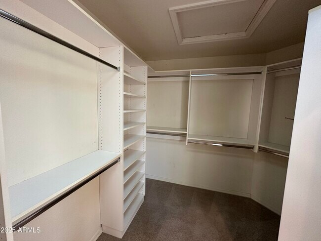 Building Photo - 2053 E Clubhouse Dr