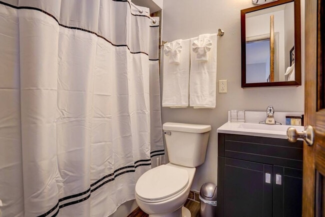 Building Photo - 9407 W Adler St