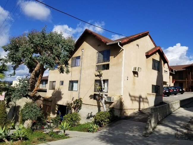 Building Photo - 4023 Sunset Dr