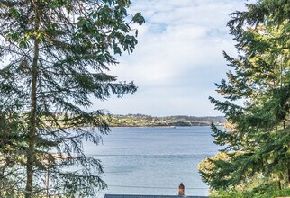 Building Photo - 2 Bed+ 2 Bath Home With Water View