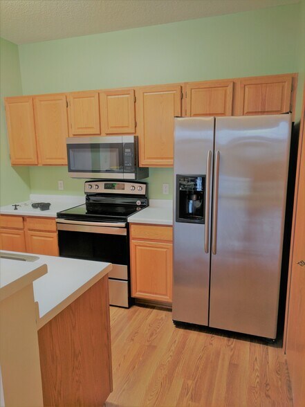 Building Photo - 3625 Vermilion Court North