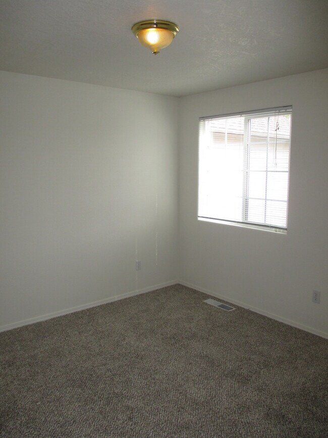 Building Photo - 4523 Wildcherry Dr SE