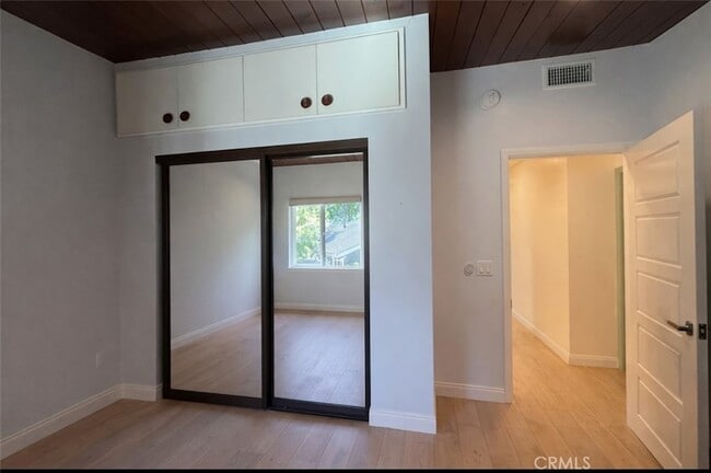 Building Photo - 940 Crestview Dr