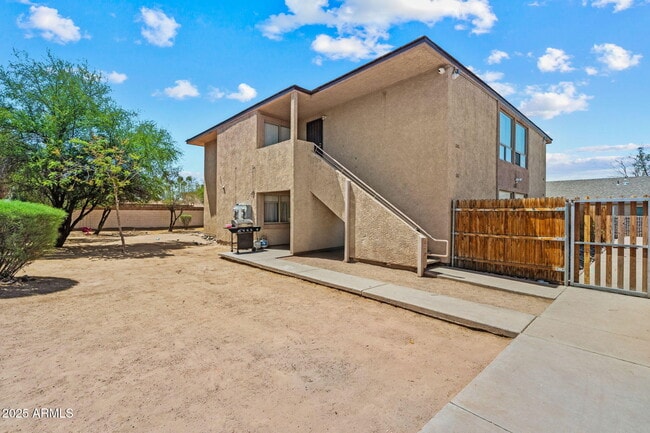 Primary Photo - 535 W 9th St