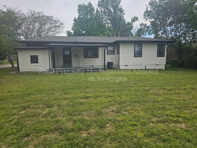 Building Photo - 1030 N Hickory Ave