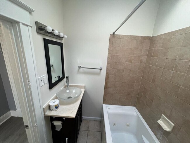 Building Photo - Big 2 bedroom home, fully rehabbed with laundry in home