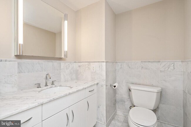 Building Photo - 219 S 18th St