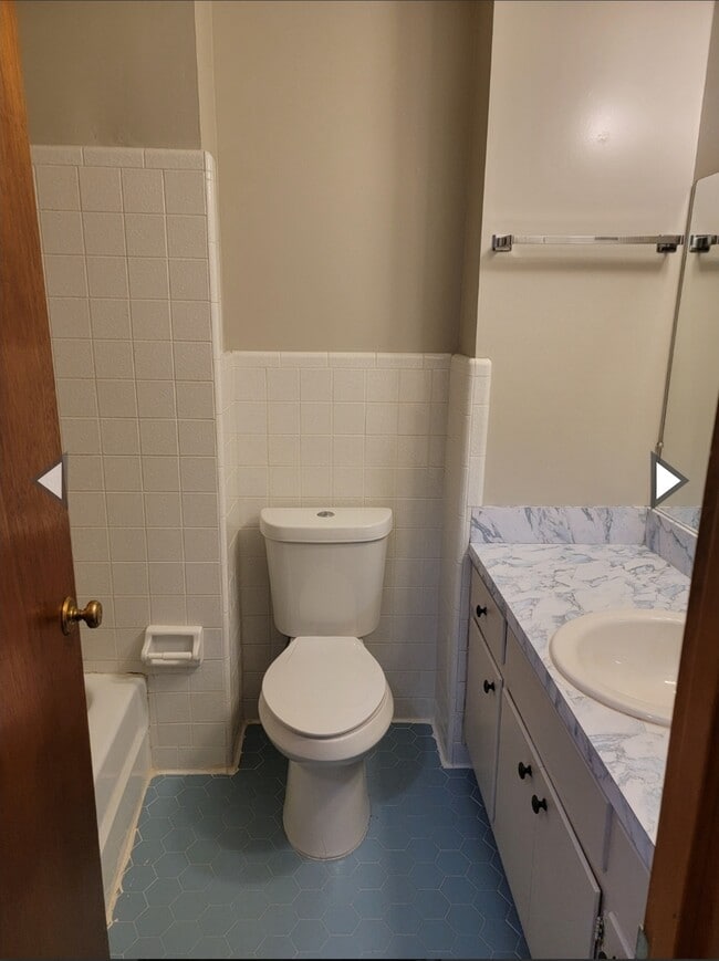 Building Photo - 2965 Bobolink Dr