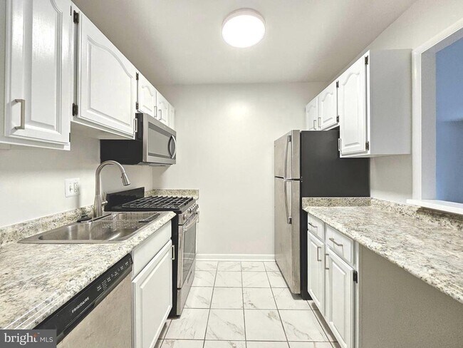 Building Photo - 1280 21st St NW