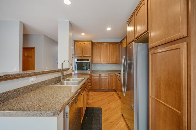 Building Photo - 5568 Cambridge Way
