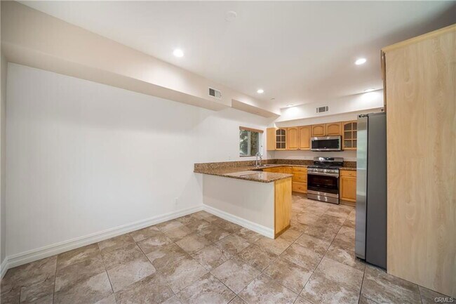 Building Photo - 10808 Kling St