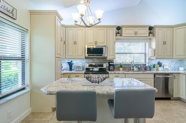 Building Photo - 873 Windermere Way