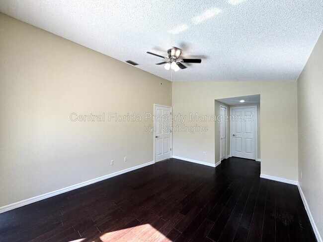 Building Photo - 2985 Viscount Cir