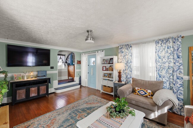 Building Photo - 308 W Main St