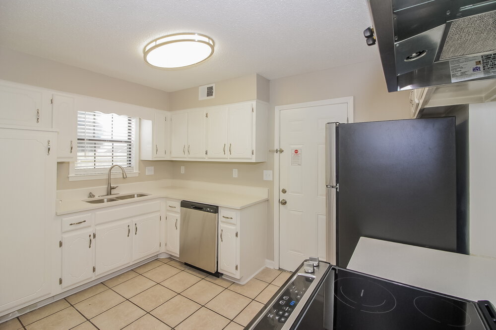 Building Photo - 6931 Hillshire Dr