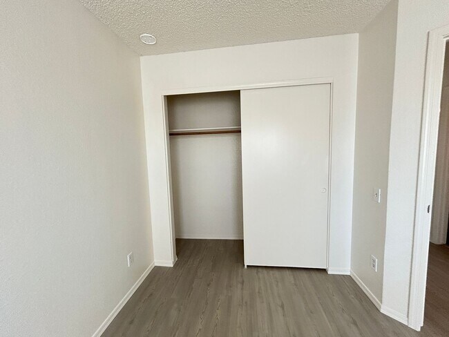 Building Photo - MUST SEE HOME IN AVONDALE WITH POOL!