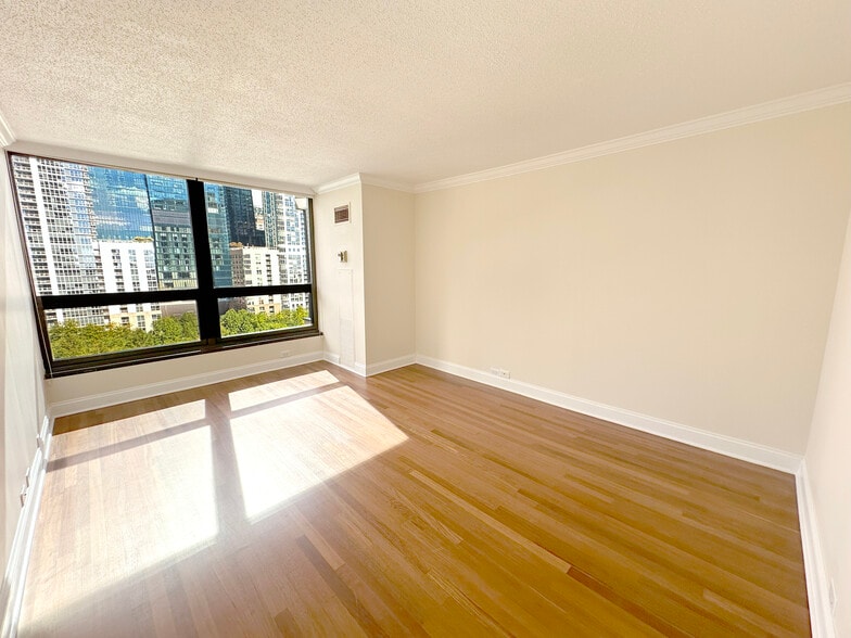 Building Photo - 360 E Randolph St