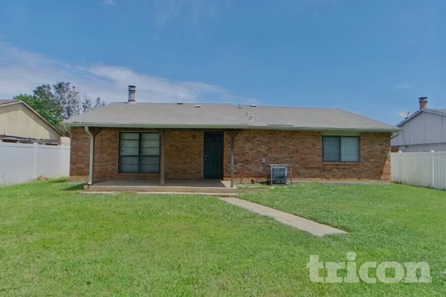 Building Photo - 1609 Santa Fe Trail