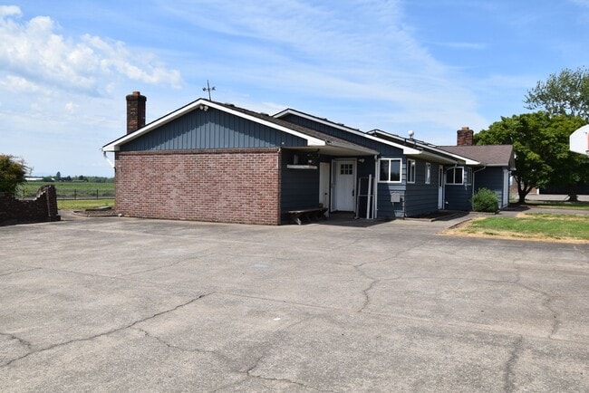 Building Photo - Spacious home on acreage and a Dairy Farm