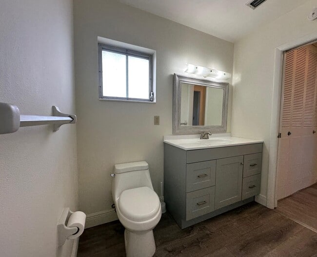 Building Photo - 2966 Ashley Dr E