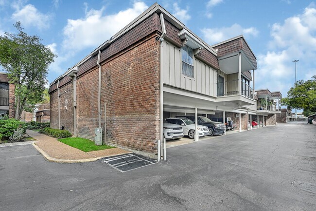 Building Photo - 7555 Katy Fwy