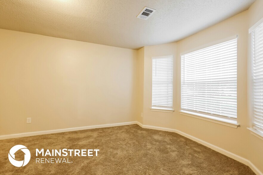 Building Photo - 1562 Gunstock Ct