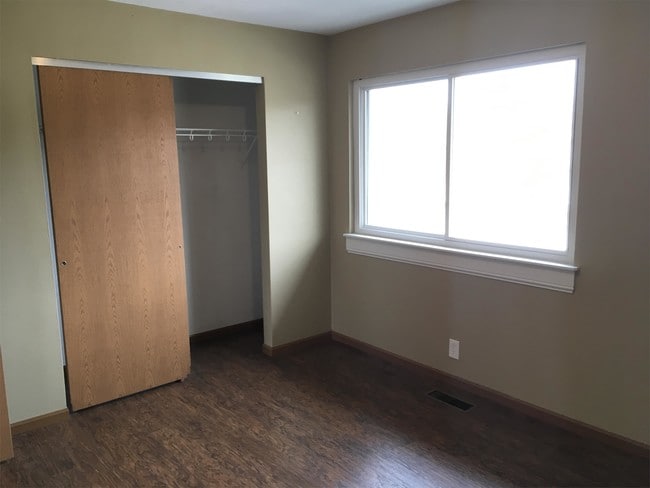 Building Photo - 304 Biggs Dr