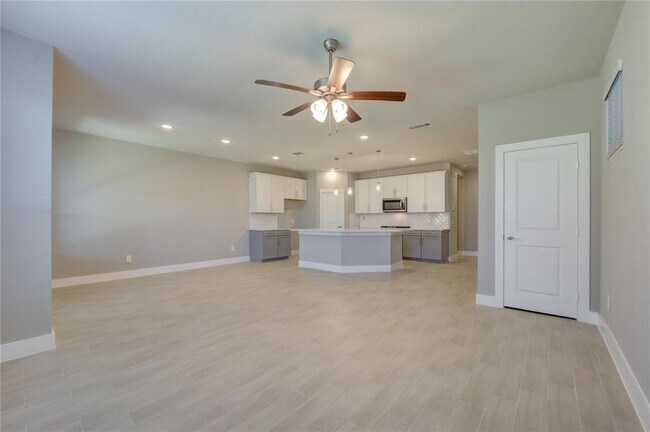 Building Photo - 1709 Summerlyn Ter Dr
