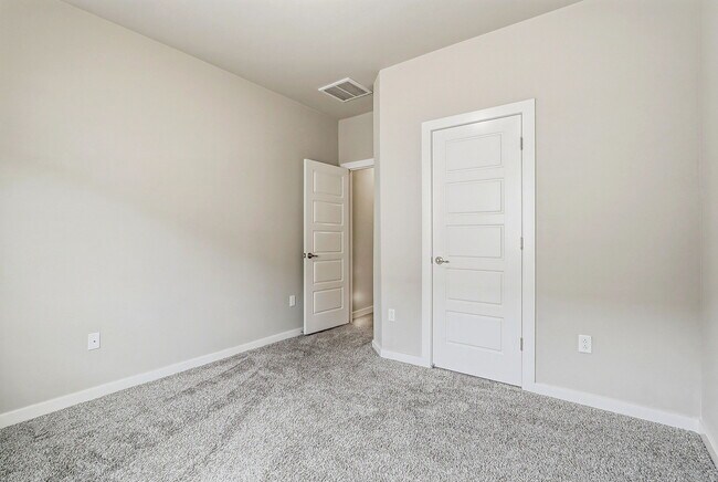Building Photo - 14740 Mike a Mendoza Ave