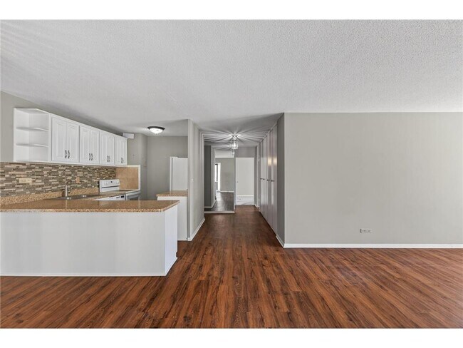 Building Photo - 19 S 1st St