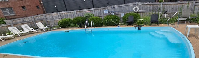 Building Photo - Beautifully Rehabbed Condo with Charm-Pool...