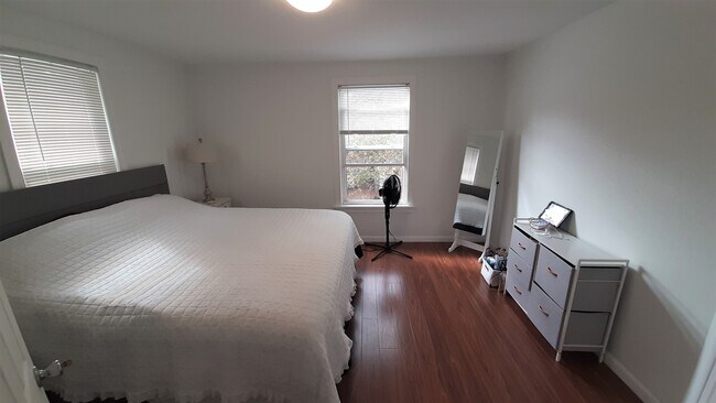 Building Photo - 412 Hudson