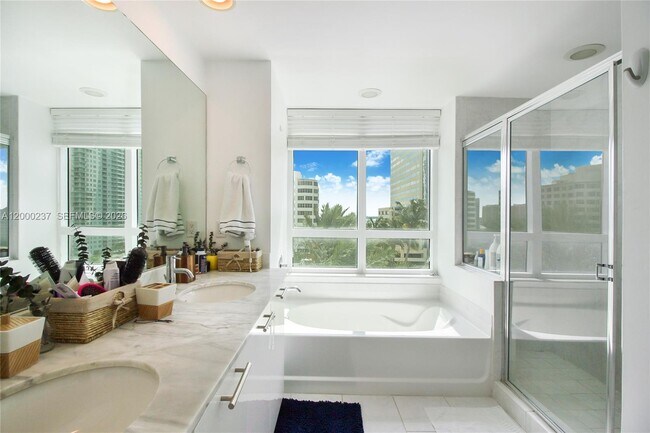 Building Photo - 951 Brickell Ave