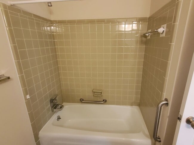 Building Photo - Spacious 3 bedroom 2 bathroom in Gastonia