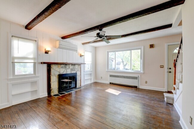 Building Photo - 72 Colonial Dr