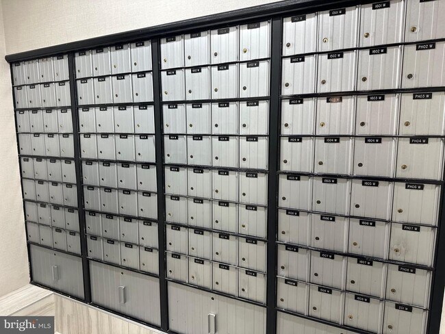 Building Photo - 4620 N Park Ave